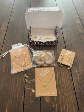 Plunder Gold Crescent Necklace & Mixed Gold Earrings Set L4